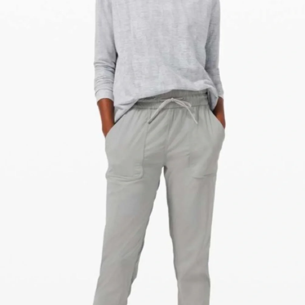 Lululemon Beyond the Studio Pants Slim 6 Rhino Grey Excellent preowned condition